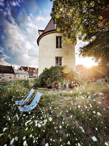 Avallon House | La Tour Beurdelaine
