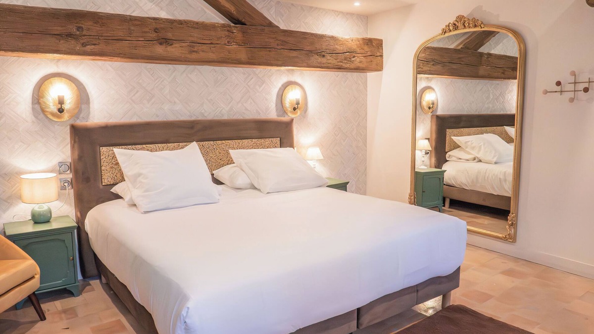 Pezenas Apartment | La Tour, Gîte Haut de Gamme aux Charpentes Apparentes, Avec Piscine et Sauna