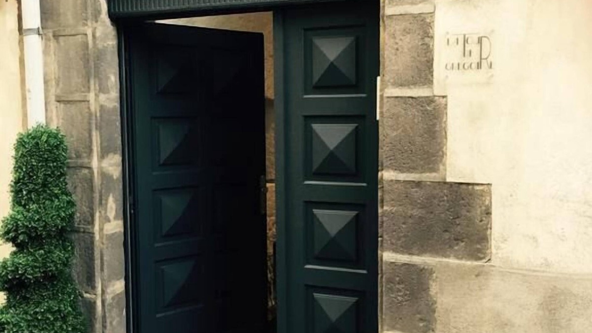 Clermont Ferrand City Centre House | La Tour Grégoire