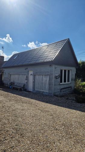 Honguemare-Guenouville House | La tranquille maison bleue