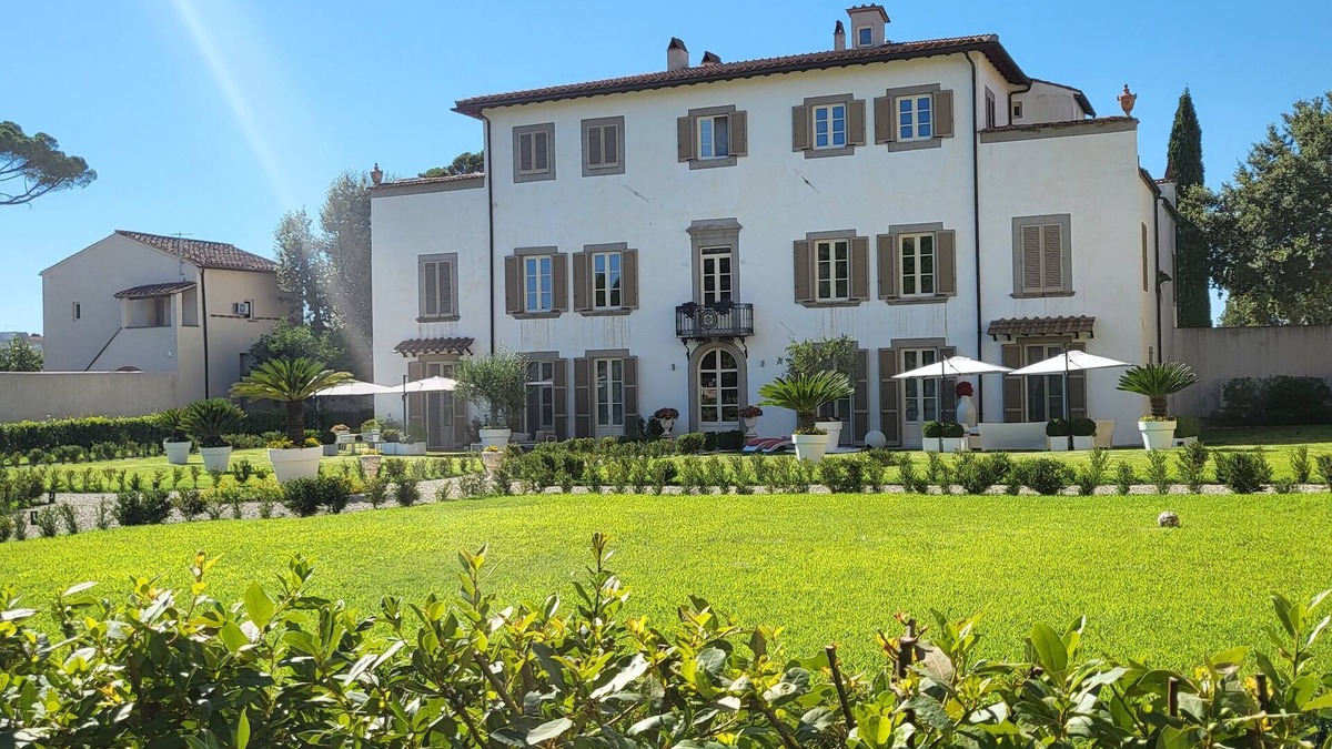 Livorno Apartment | La Villa Apartments - 4 beds - Private Parking includedwith Room