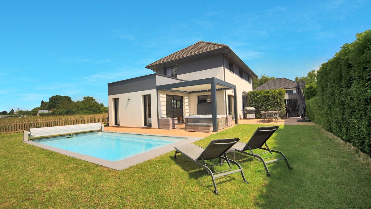 Sainghin-en-Melantois House | La Villa Sainghin - Piscine et Jacuzzi Privé