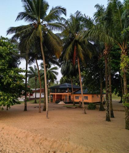 Kribi Villa | La Villa Lou, Musée Des Arts Grand Batangua