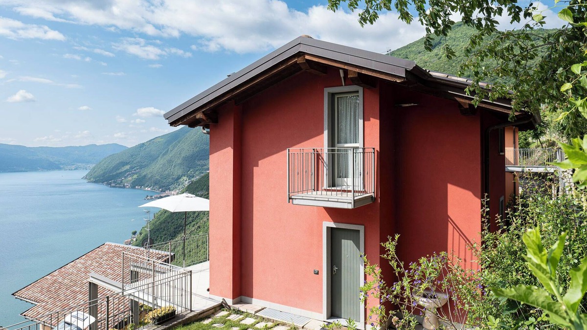 Parzanica Apartment | La Villetta - Perfect holiday home with garden, lake view and pool