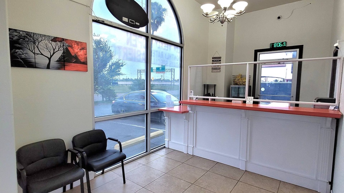 Brownsville Hotel | La Vista Motel