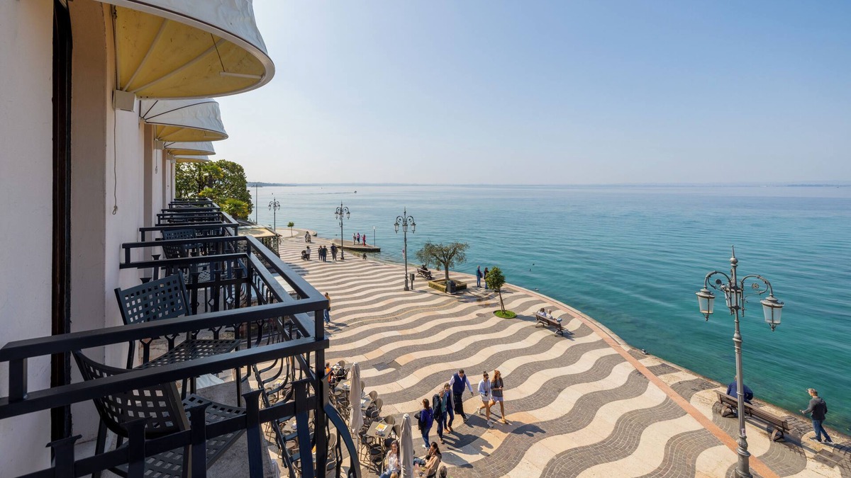 Lazise Old Town Hotel | La Vista Postcard Hotel