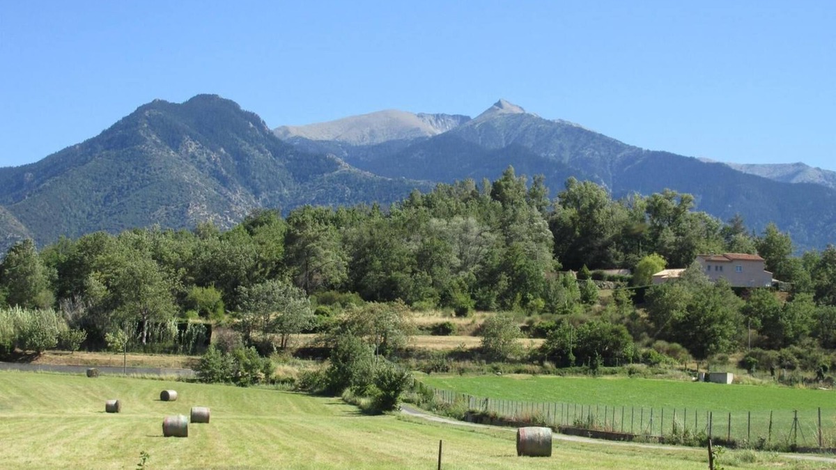 Prades House | Labelled country house, view of Mont Canigó, sleeps 8