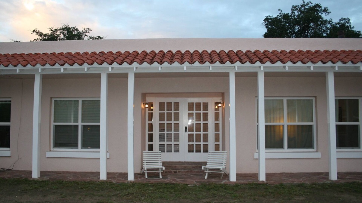 Truth or Consequences House | Labyrinth Retreat in Truth or Consequences Cozy and Comfortable Home for 4!