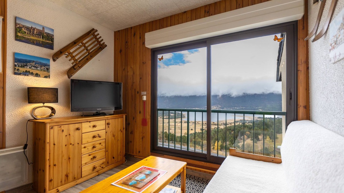 Les Angles Apartment | Lac et Montagne - Vue sur le lac de Matemale