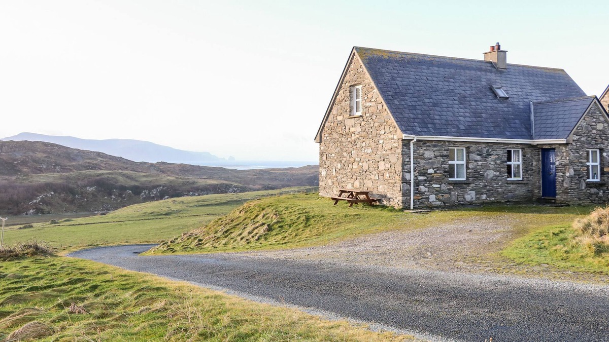 Naran Cottage | LACKAGHMORE COTTAGE, pet friendly in Portnoo, County Donegal