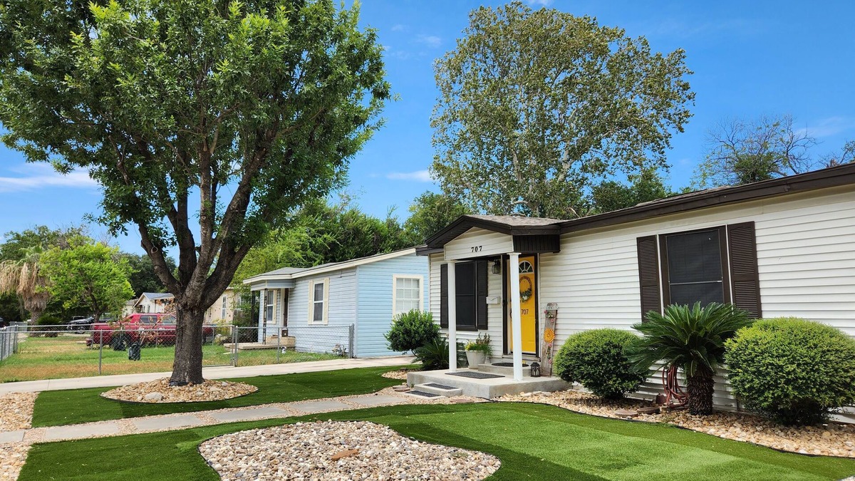 Southside House | Lackland AFB Landscaped Beauty Riverwalk 5mi Alamo 5mi,Missions