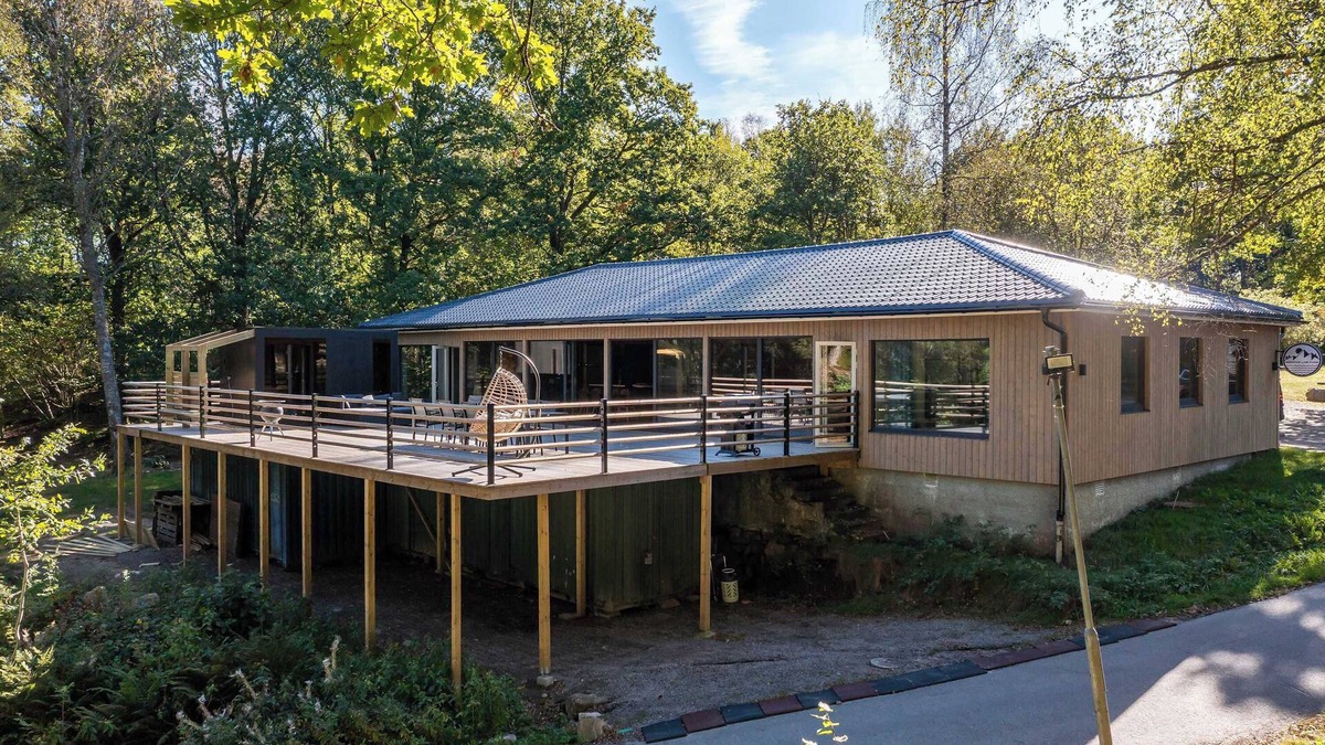Floda Villa | Ladhus II - Stylish Cliff Home with Sauna & Jetty