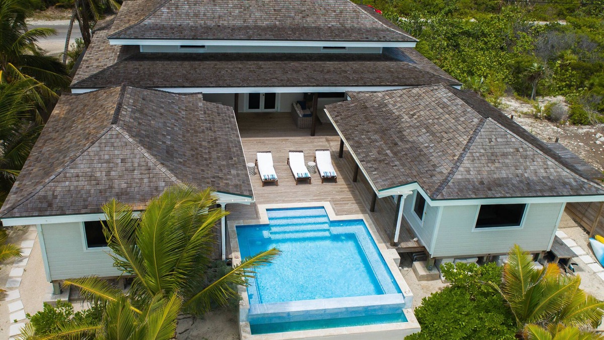 Great Exuma House | Lady Blue Sits On Beautiful Tar Bay Beach-Features Infinity pool/Outdoor Living