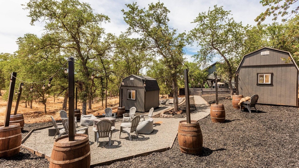 Copperopolis House | Lady Luna Lake House & Bungalows by Lake Tulloch