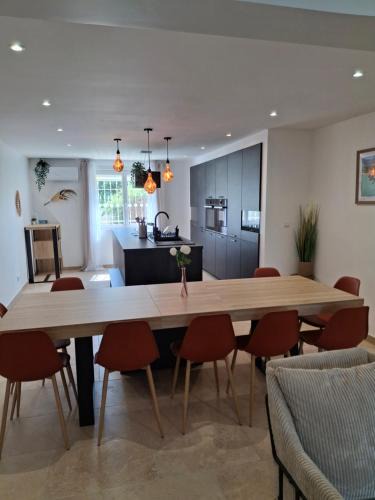 Caissargues House | LaDy ROSE NÎMES, House for 14 people