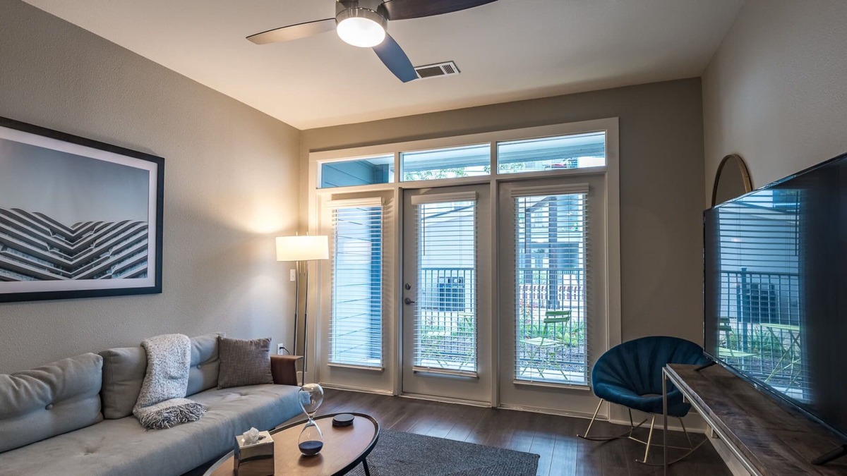 Riverside Apartment | Ladybird South Shore I 1 Bedroom Apartment