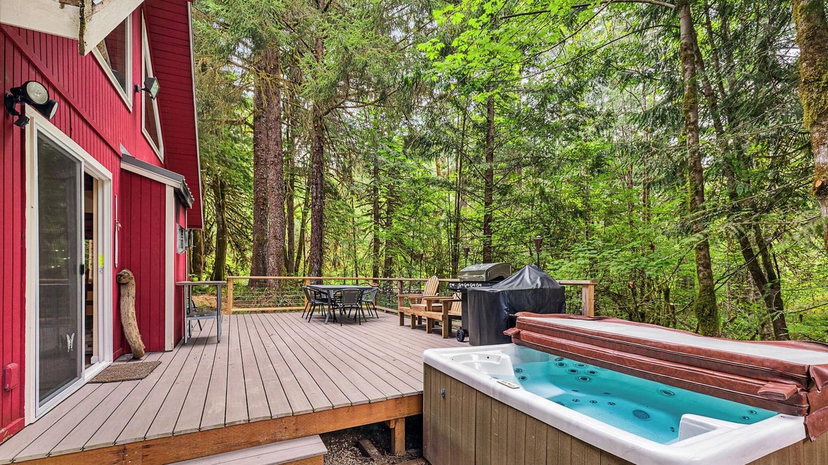 Baring Cabin | Ladybug Landing - Creekside w/ hot tub, pet friendly