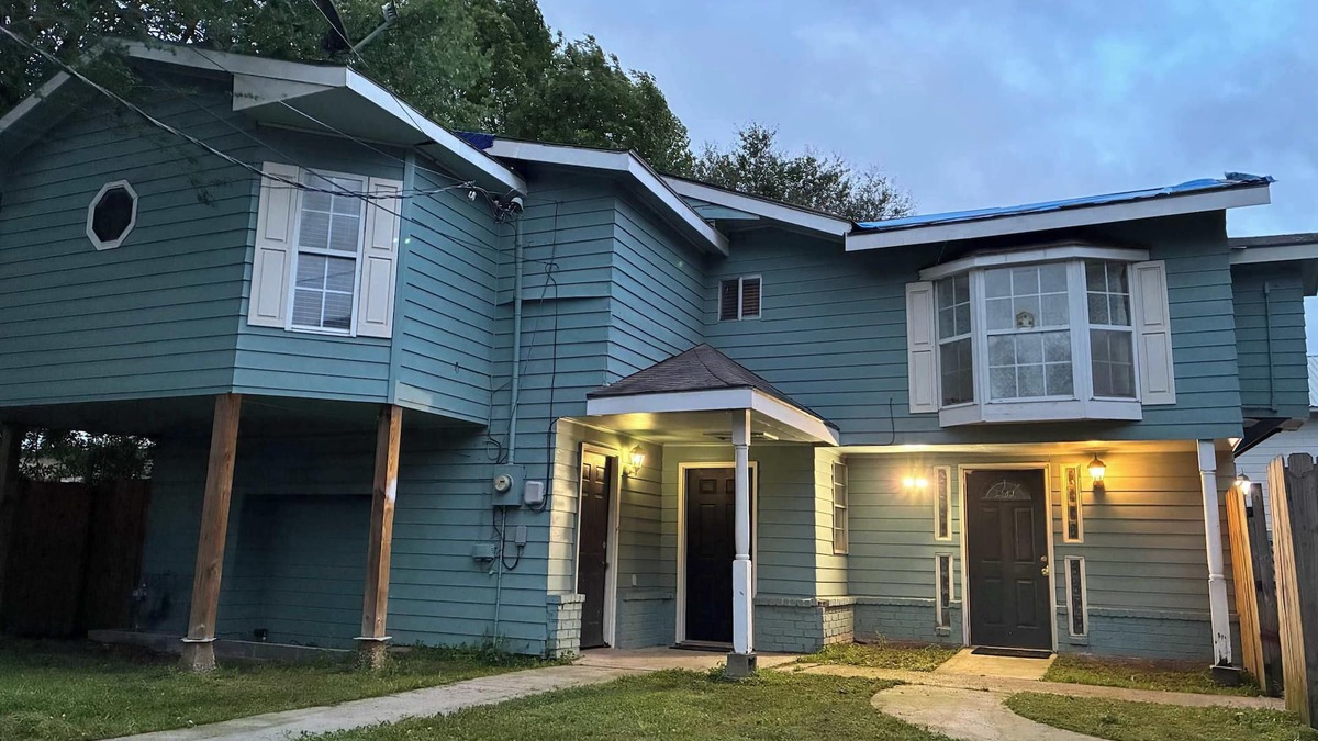 Lafayette House | Lafayette House: 5 BR, Garden, Kitchen & Free Parking!