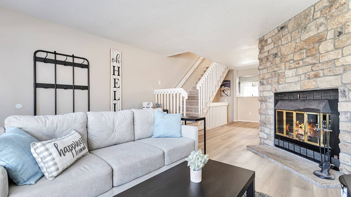 Lafayette House | Lafayette Townhouse Minutes from Good Samaritan Hospital