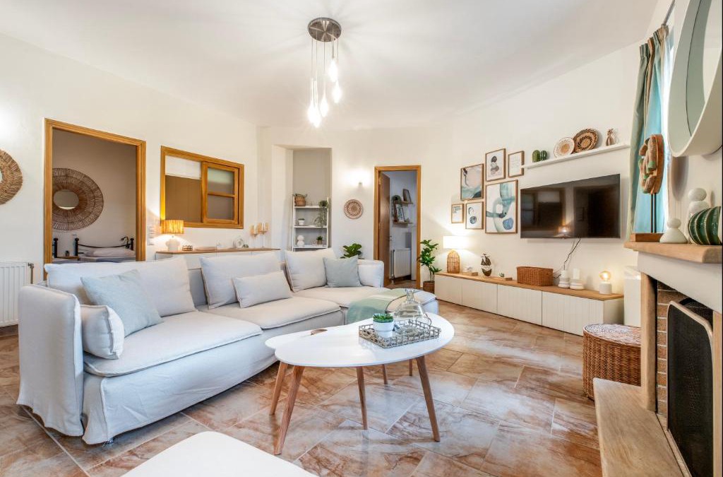Saronikos Apartment | Lago 1 Holiday Home