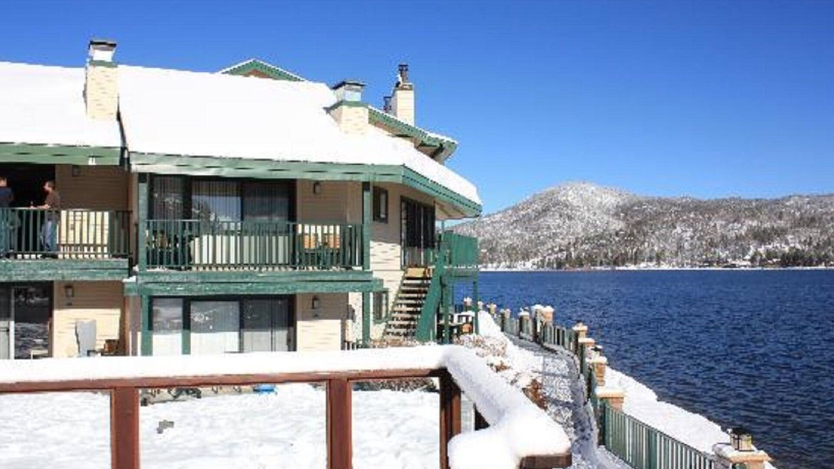 Big Bear Lake Hotel | Lagonita Lodge - Heated Indoor Pool & Spa - Game Room - On The Lake 4