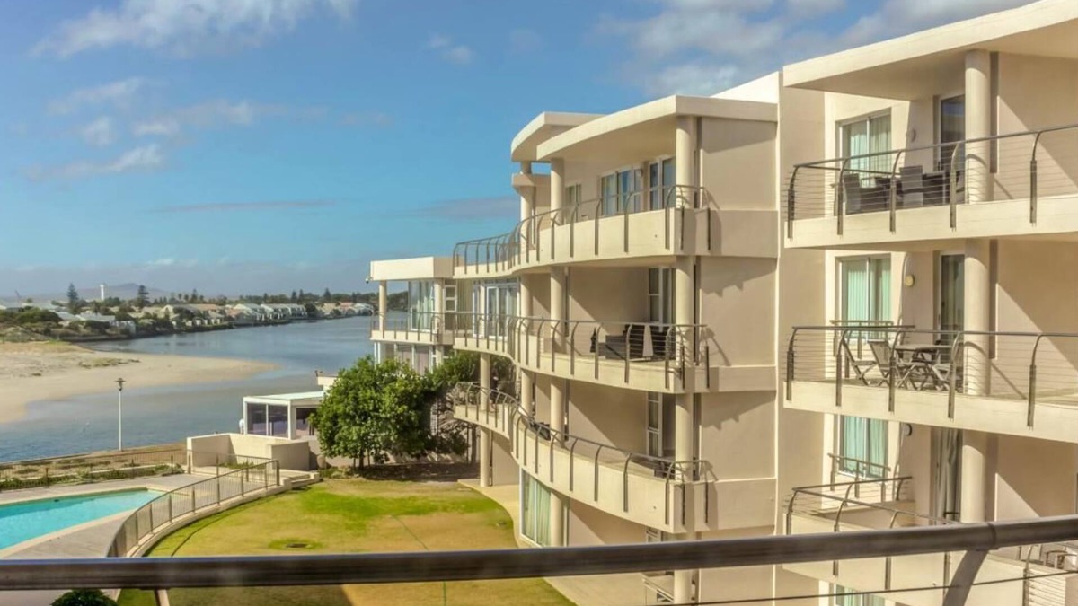 Lagoon Beach Apartment | Lagoon Beach Apartment with Pool and Ocean Views
