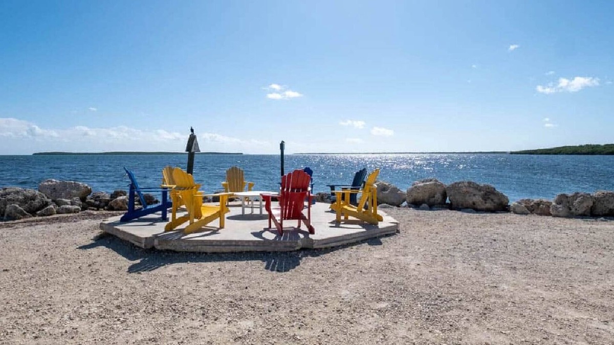 Key Largo Villa | Lagoon Escape with Golf Cart & Paddle Board