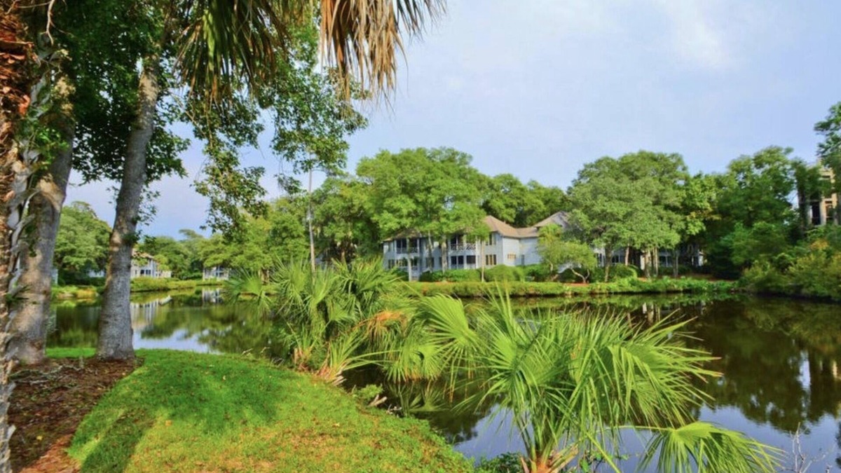 Kiawah Island Villa | Lagoon Oasis + Wildlife only 7‑Min Walk to Beach with access to Resort Pools