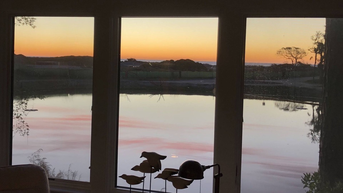 West Beach Cottage | Lagoon View, Distant Ocean View, Ocean Breezes, & Community Pool! 3br/ba Cottage