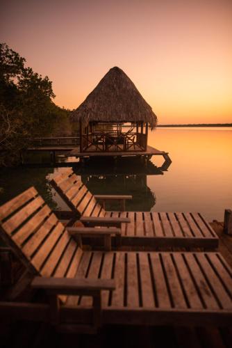 Pedro A. Santos Cabin | Laguna Bacalar Ichkiichpan