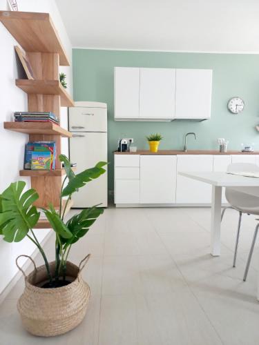 Cabras Apartment | Laguna house