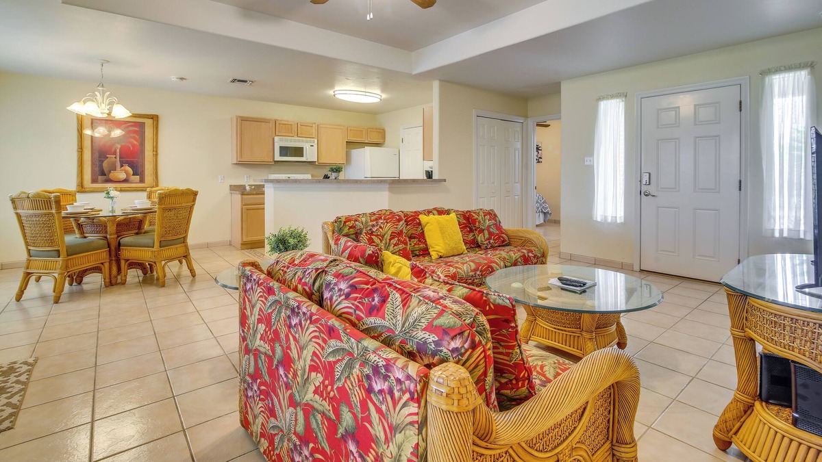 Laguna Vista Villa | Laguna Vista Getaway: Screened Porch, Near Ocean!