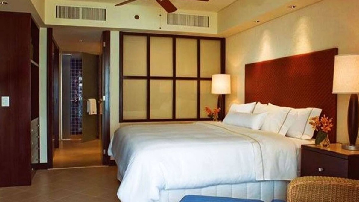 Zona Hotelera Condo | LAGUNAMAR 11/16/19 TO 11/23/19 $250 A NIGHT. BEACHFRONT