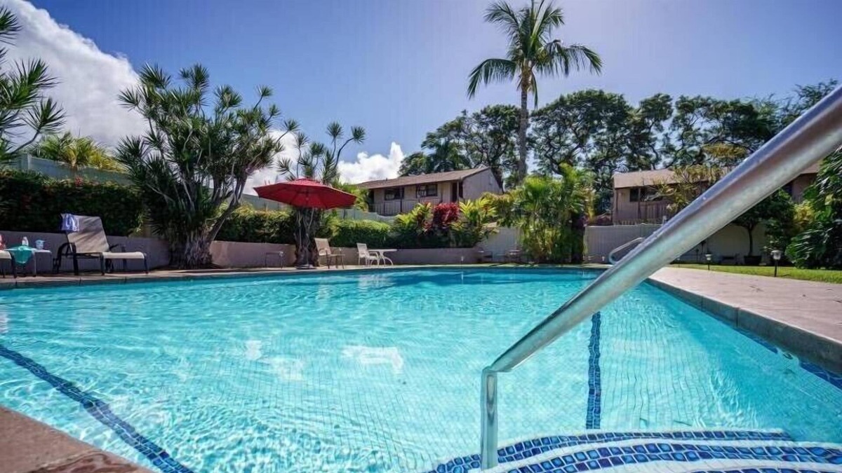 Historic Lahaina Front Street Bed & Breakfast | Lahaina 1 Block to Front St Shared 2 Bedroom Condo, 1 Private Bedroom For Guests