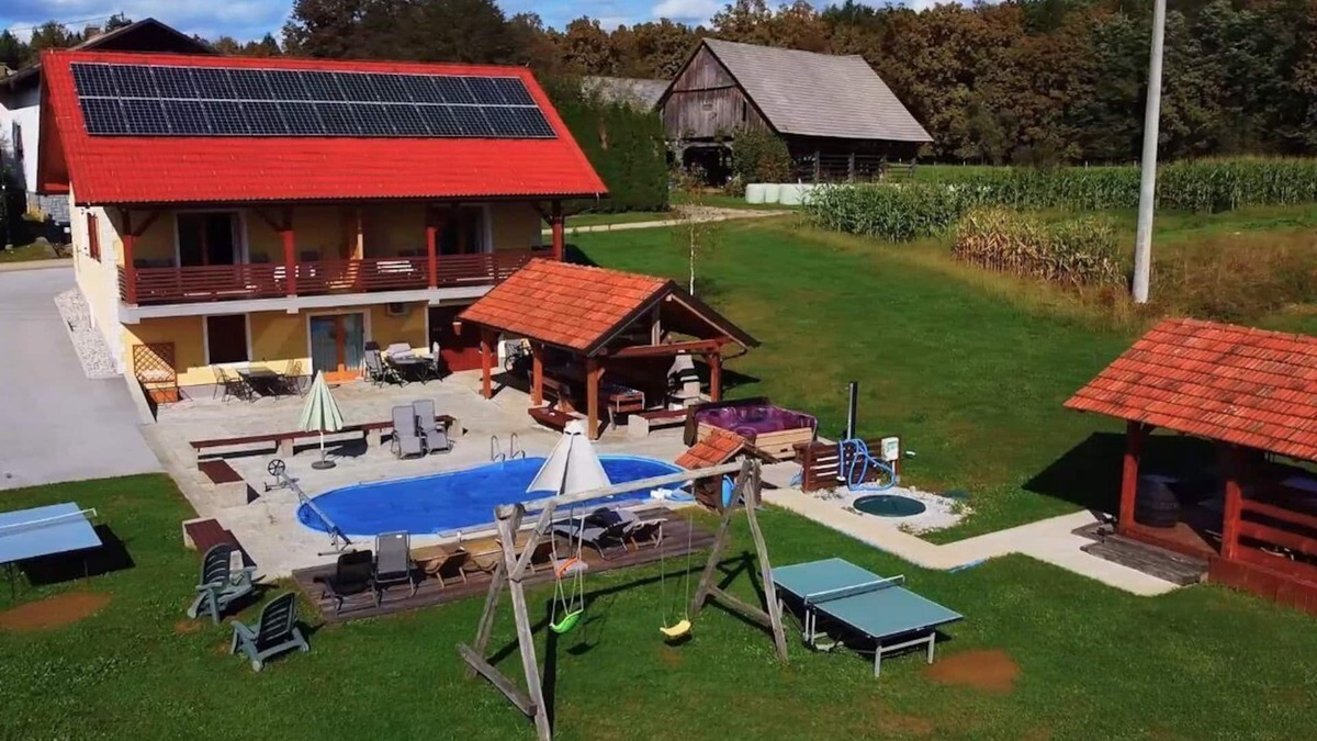 Metlika House | LAHINJA & KOLPA RIVER APARTMENT up to 8 pax, heated pool, sauna, jacuzzi