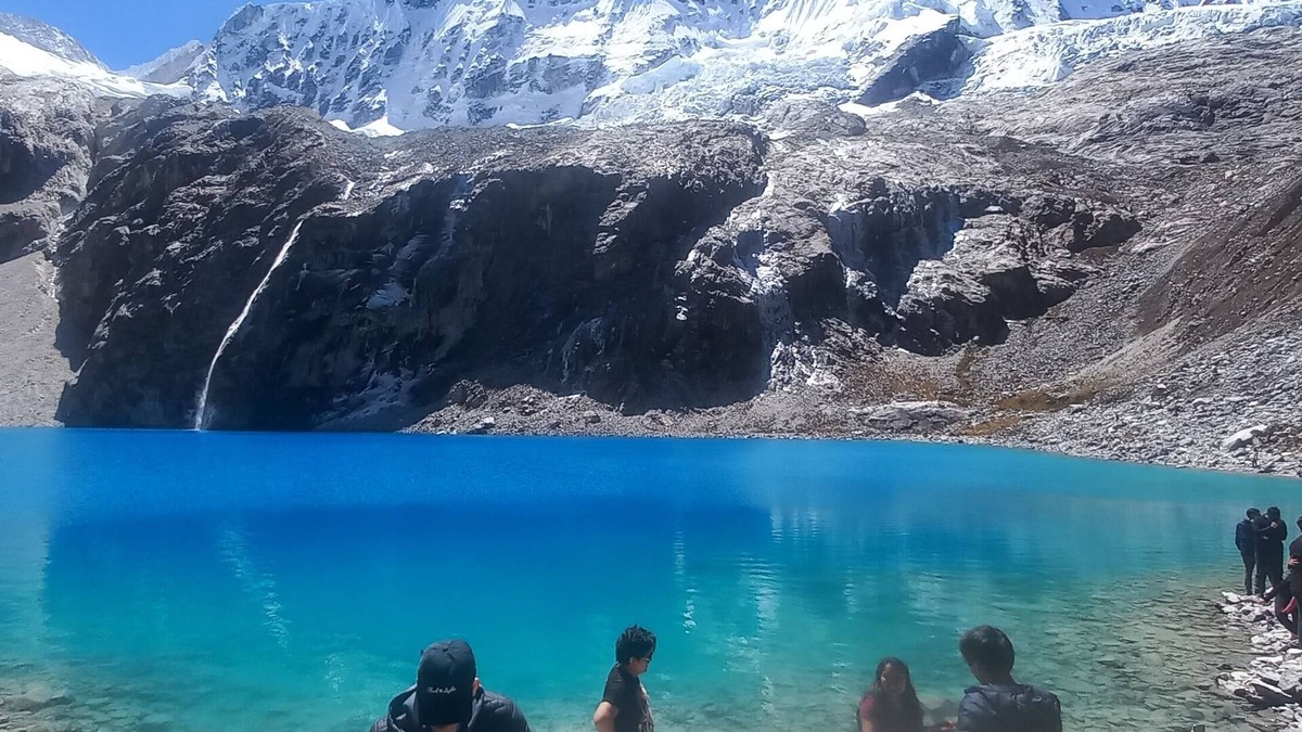 Huaraz RV Rental | Lake 69 full day trekking
