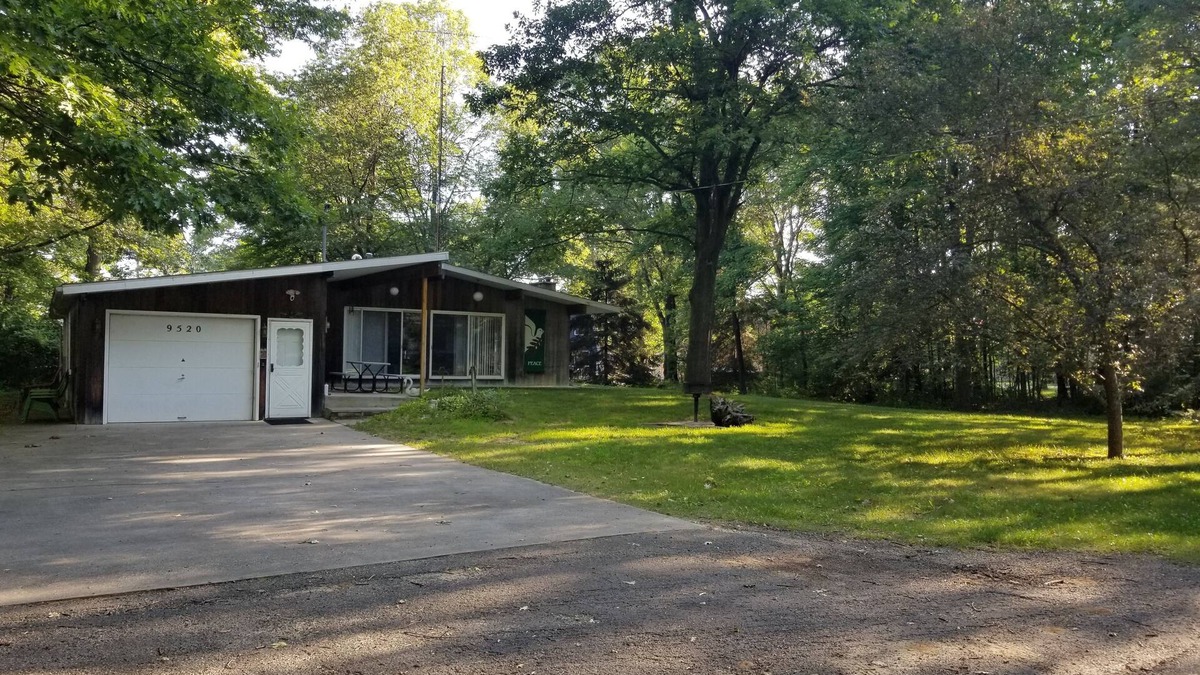 Mears House | Lake Access! 5 minutes to the dunes!