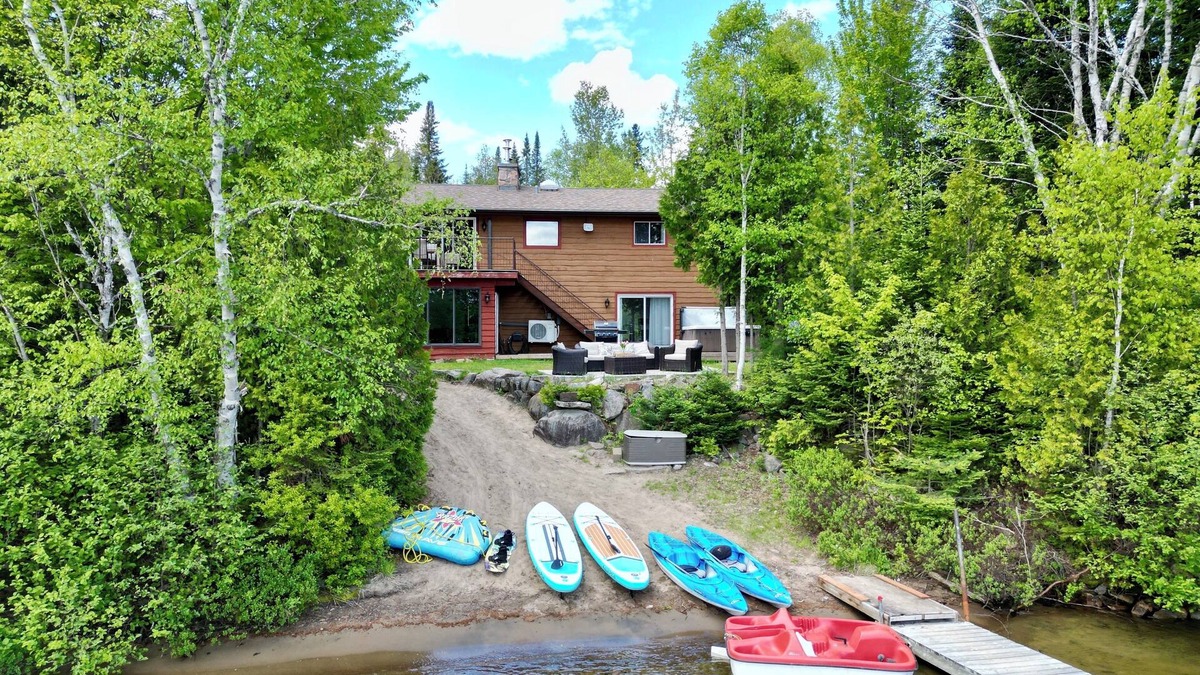 Saint Donat House | Lake Archambault Beach/Waterfront SPA Billiard Ski Games