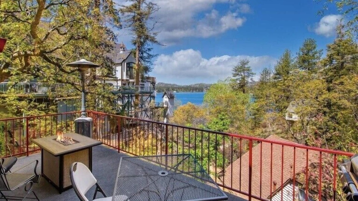 Cedar Glen Cabin | Lake Arrowhead Lakefront Cabin. Sunset views, swim, beach concerts & outlets!