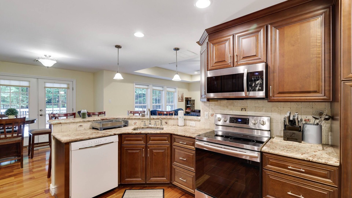 Thornhurst House | Lake Arrowhead Retreat: 3BR/2BA Home with Pool and Lake Access