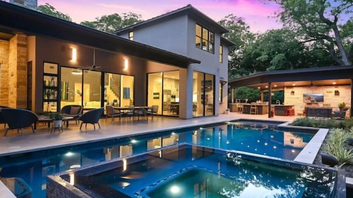 Wood Island House | Lake Austin Waterfront w/ Resort Pool 4th NIGHT FREE