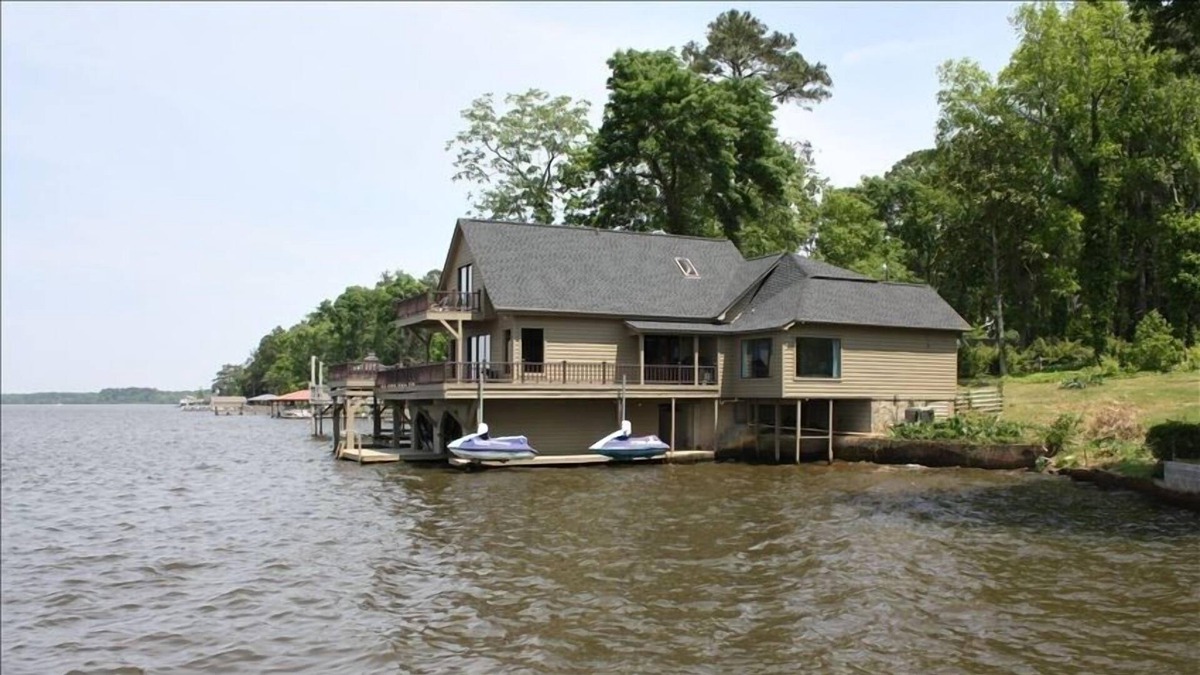 Cordele House | Lake Blackshear's 'Landmark Lodge' Year-Round Rental