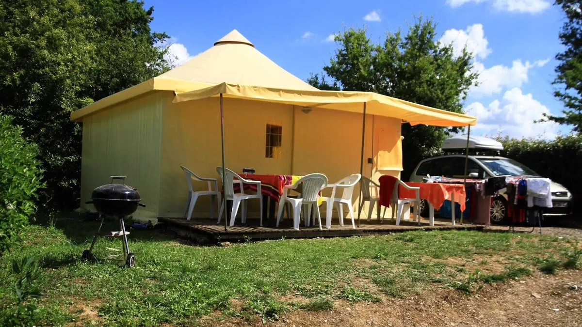Naucelle House | Lake Bonnefon campsite * - STANDARD furnished toiled bungalow 25 m2 (2 bedrooms) with sanitary facilities 6 people