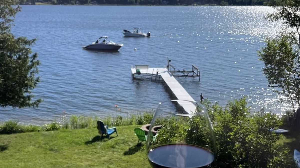 East Jordan House | 🏖LAKE CHARLEVOIX DIRECT WATERFRONT - Hoist Mooring Kayaks Paddleboards