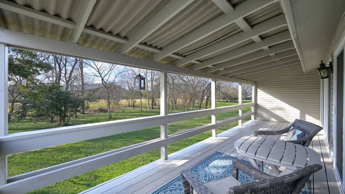 April Sound Condo | Lake Conroe Condo in Gated Community with Porch & Modern Amenities—Your Ideal Getaway Spot!
