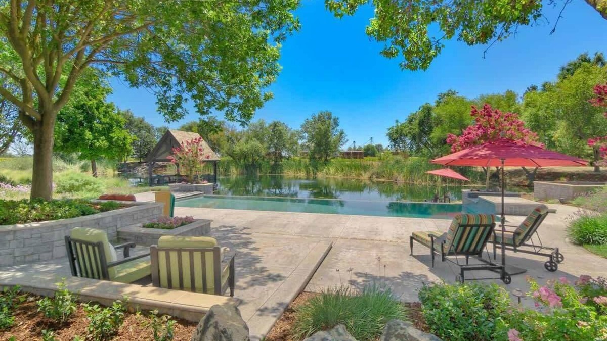 Davis House | Lake Cottage House with Pool at UC Davis