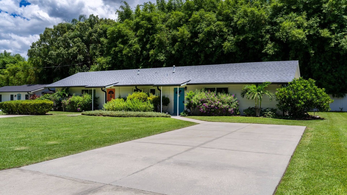 Mount Dora House | Lake Cottage Minutes from Downtown Mount Dora!