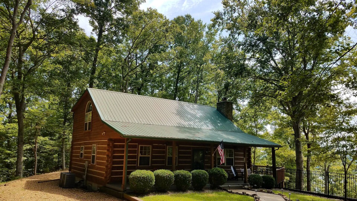 Nancy Cabin | Lake Cumberland custom log cabin home on 32 wooded acres