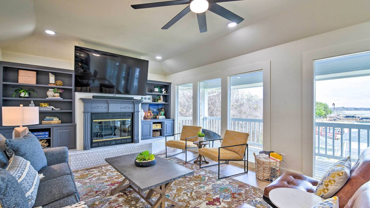 Granbury House | ‘Lake Dayz’ Granbury Retreat w/Private Dock!