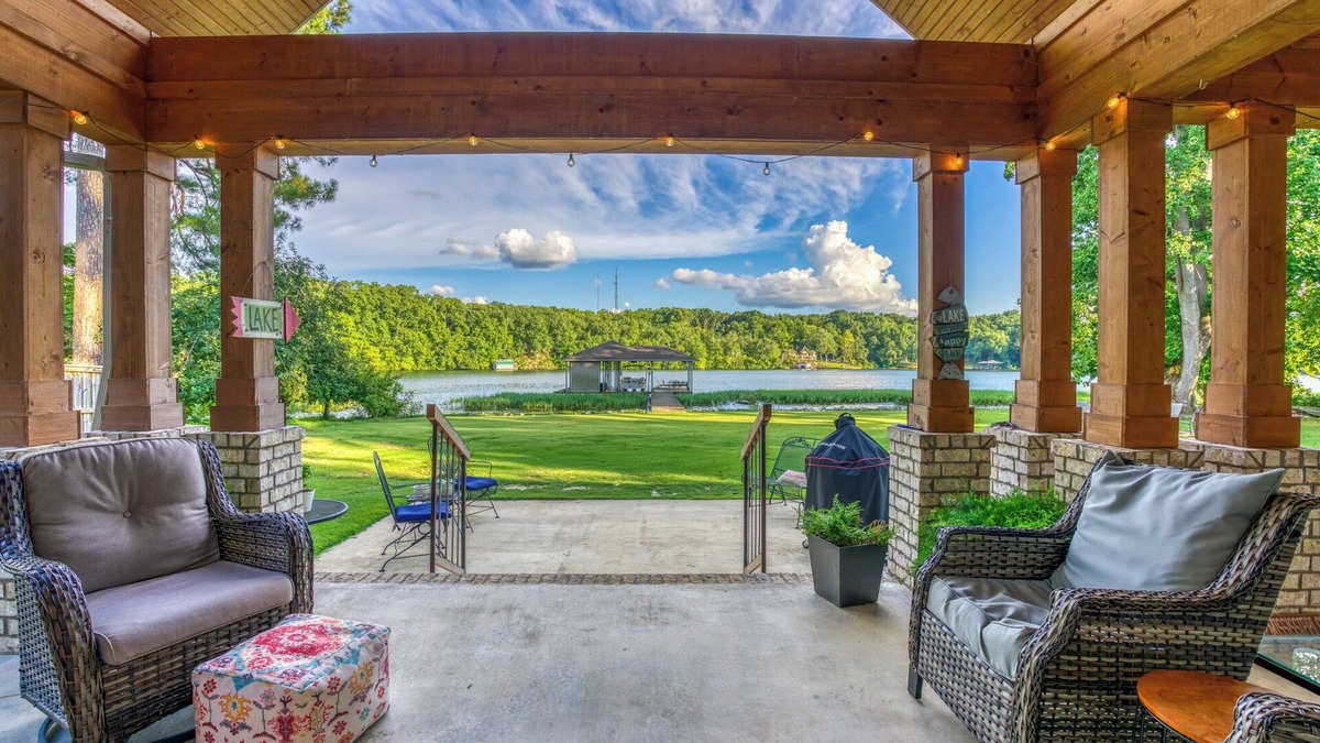 Florence House | Lake Daze: Reserve Your Peaceful Luxury Lake House Escape